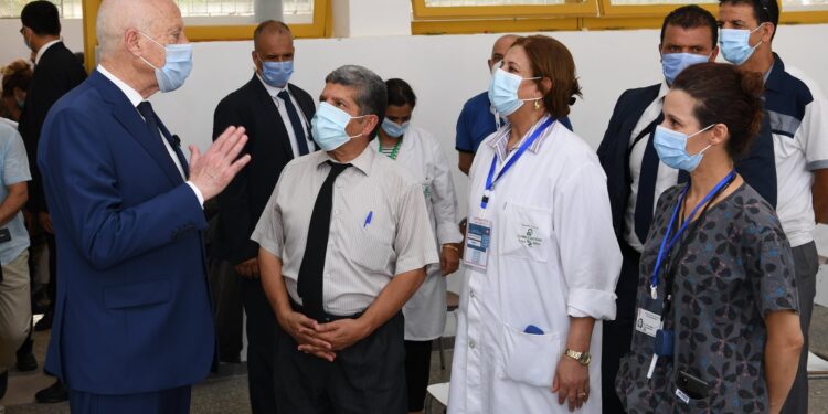 Tunisie : Le président de la République se rend au centre de vaccination de Radès