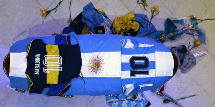 Décès de Maradona : Sept personnes inculpées d'homicide volontaire