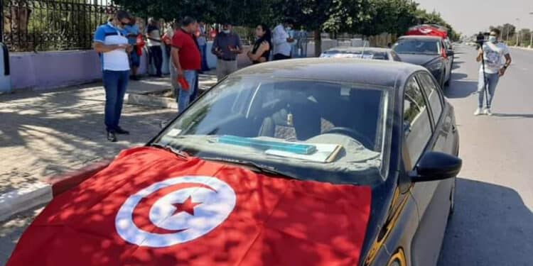 Des agriculteurs et des &eacute;leveurs en marche vers le palais de Carthage