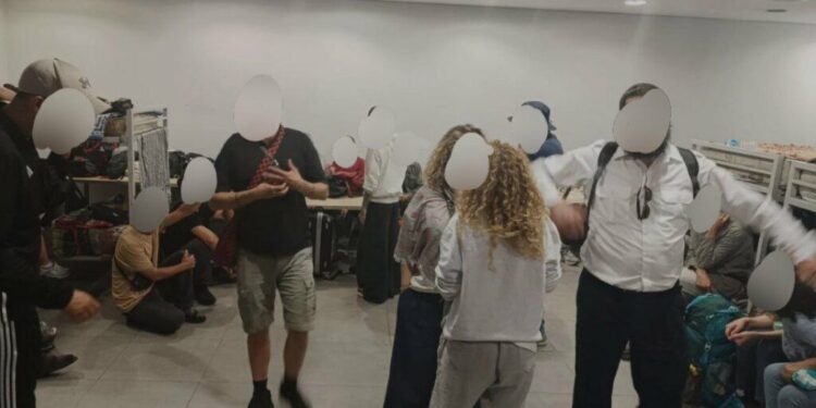 Des militants expulsés d’Égypte après leur arrivée au Caire, juin 2025 - Photo : Mada Masr