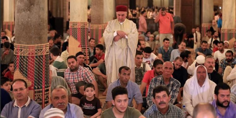 Les mosqu&eacute;es ouvertes &agrave; la pri&egrave;re de Tahajjud, les syndicats s'y opposent