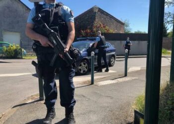 France : Attaque au couteau, une policière gravement blessée, l'assaillant interpellé