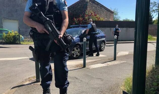 France : Attaque au couteau, une policière gravement blessée, l'assaillant interpellé