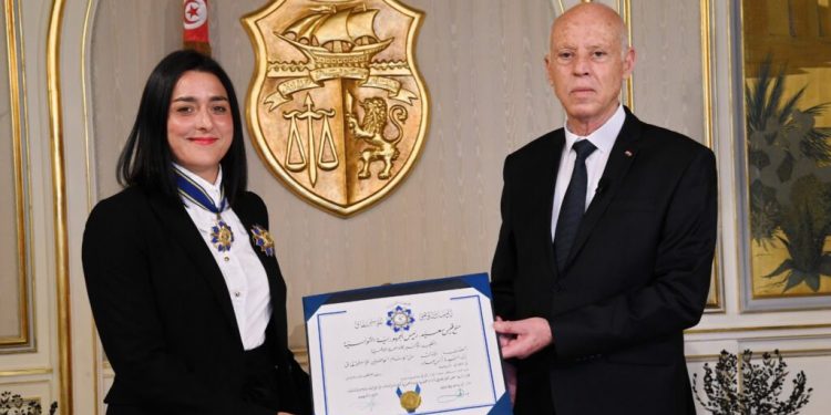 Kaïs Saïed décerne l'Ordre national du Mérite à Ons Jabeur