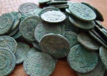 Sousse : 663 pi&egrave;ces de monnaie antiques et 5000 euros d&eacute;couvert dans un v&eacute;hicule
