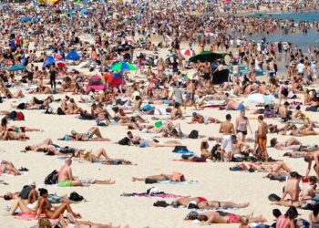 Guinguettes, foule et détritus : Nos plages, trois fois confisquées