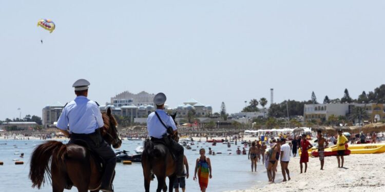 Les deux policiers poignard&eacute;s &agrave; Djerba dans un &eacute;tat stable