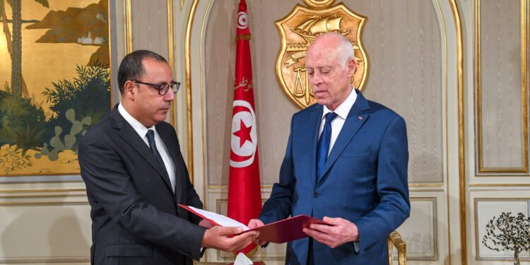 Urgent : Kais Saied limoge Hichem Mechichi et préside tout le pouvoir exécutif !