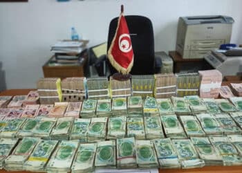 Contrebande : 641 mille dinars et des chèques d'une valeur de 5,5 MD saisis par la Douane