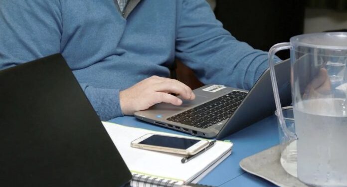 Tunisie : Le télétravail officialisé pour certains agents publics