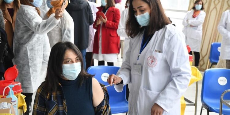 Tunisie – Vaccination ouverte : 350 mille vaccinés jusqu’à 13h