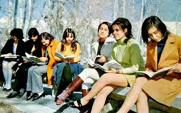 Iran : une démocratie brisée, un régime islamique instrumentalisé ?