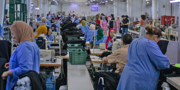 Exportations textiles : la Tunisie franchit les 3,9 milliards de dinars malgré des défis majeurs