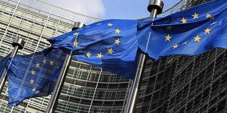 L’UE adopte un 18e train de sanctions contre la Russie