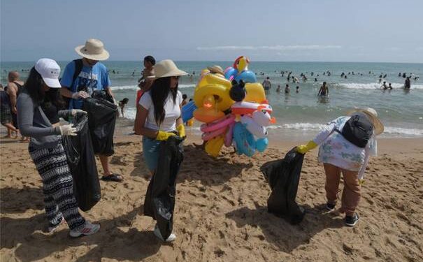 La Saison bleue : Qui viendra nettoyer la plage de Gammarth ?