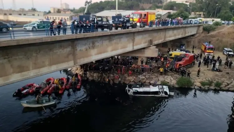 Accident d'un bus tombé dans Oued El Harrach.