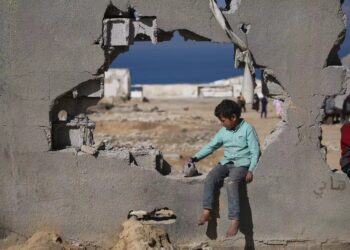 Gaza : Les enfants meurent, et le monde largue sa conscience en parachute