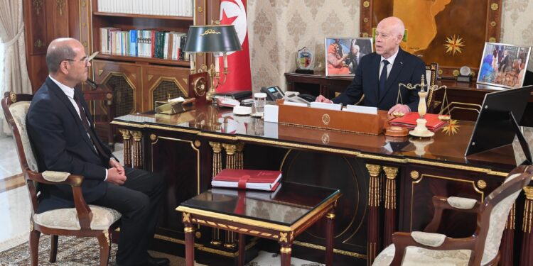 Le président de la République, Kaïs Saïed, a reçu au Palais de Carthage le ministre de l’Équipement et de l’Habitat, Salah Zouari, pour examiner l’avancement des projets publics