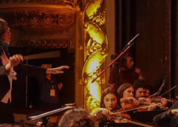 À 17 ans, Camilia Mzah est la plus jeune cheffe d'orchestre tunisienne