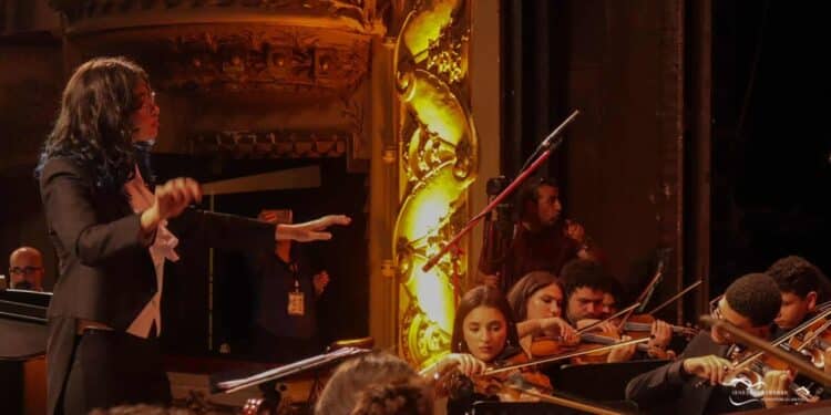 À 17 ans, Camilia Mzah est la plus jeune cheffe d'orchestre tunisienne