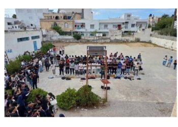Tunisie : La prière sur le terrain de basket rallume la bataille autour de l’école