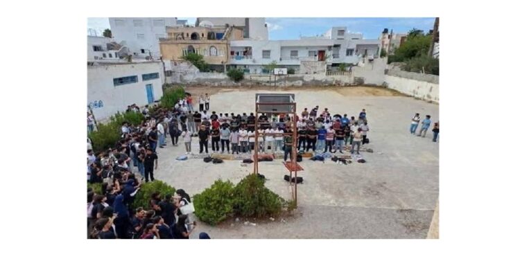 Tunisie : La prière sur le terrain de basket rallume la bataille autour de l’école