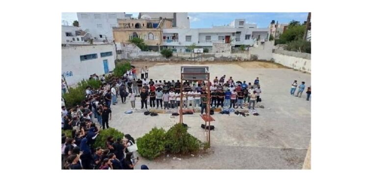 Tunisie : La prière sur le terrain de basket rallume la bataille autour de l’école
