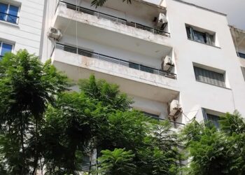 Snapshot - Tunis : Deux balcons fissurés et un danger imminent