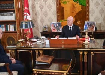 Le président Kaïs Saïed lors de sa rencontre, lundi 27 octobre 2025, avec le ministre des Affaires sociales, Issam Chebbi, au palais de Carthage.