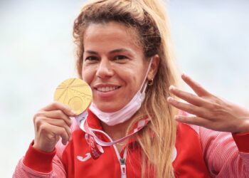 Mondiaux de para-athlétisme : Raoua Tlili décroche l’or et une cinquième médaille pour la Tunisie