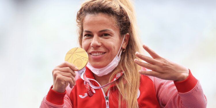 Mondiaux de para-athlétisme : Raoua Tlili décroche l’or et une cinquième médaille pour la Tunisie