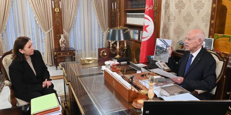 Gabes: Le Président Saïed s'entretient avec la Cheffe du Gouvernement
