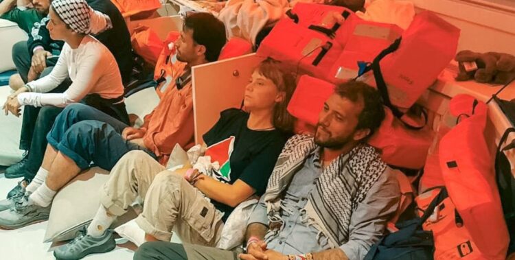 Les militants de la flottille pour Gaza transférés dans une prison du désert du Néguev