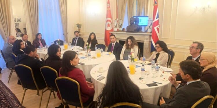 FIPA-Tunisia lors de son allocution à Londres, présentant les atouts de la Tunisie comme destination d’investissement.