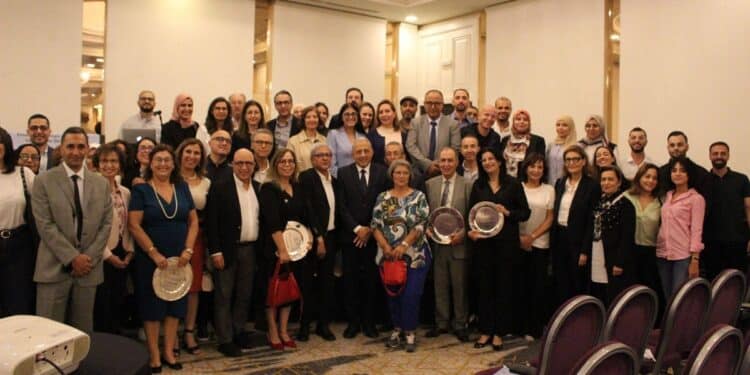 À Tunis, l’Institut Hédi Raïs, référence nationale en ophtalmologie, devient le théâtre d’un double récit : celui de la modernisation technologique et du malaise social.