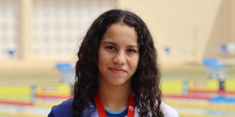 Nage avec palmes : la Tunisienne Sarra Ben Ahmed s’impose en or à Abou Dhabi