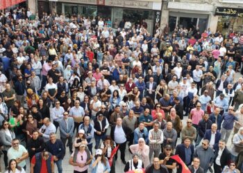 Grève des banques : les employés se rassemblent devant le siège de l’UGTT