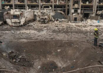 Frappes meurtrières, pourparlers secrets : Washington cherche la paix en Ukraine