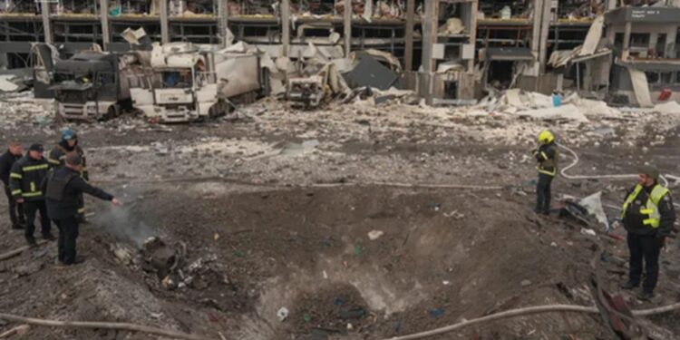 Frappes meurtrières, pourparlers secrets : Washington cherche la paix en Ukraine