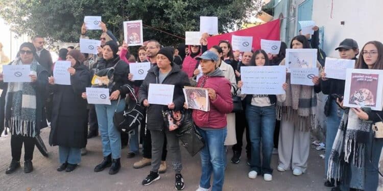 Devant le Parlement, des citoyens dénoncent la poursuite de l’abattage des chiens errants