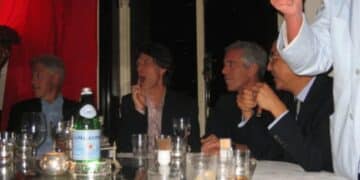 Affaire Epstein : Des clichés impliquant des figures mondiales rendus publics