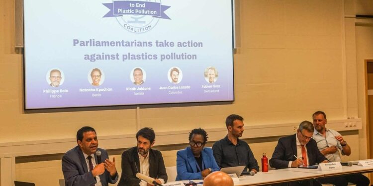 Méditerranée Une coalition de parlementaires contre la pollution plastique
