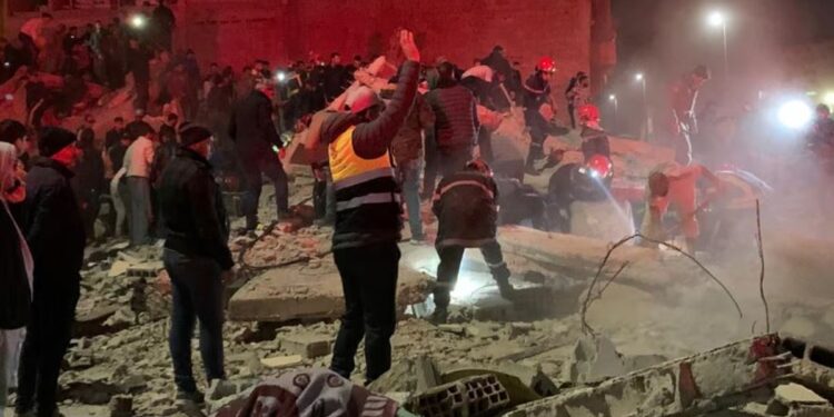 Effondrement de deux immeubles à Fès : 19 morts et plusieurs disparus