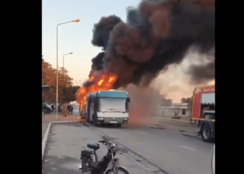 Un bus scolaire prend feu à Gabes