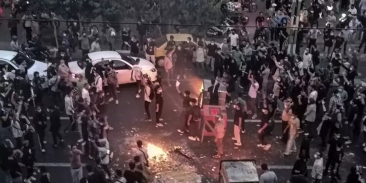 Neuf jours de manifestations contre la cherté de la vie en Iran, dans un contexte d’images rares en raison de coupures d’Internet.