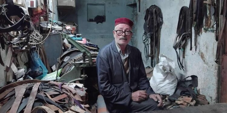 Everyday Tunisians : Mondher en l'antre du sellier