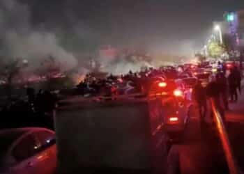 Trump réunit ses conseillers, Téhéran promet de riposter