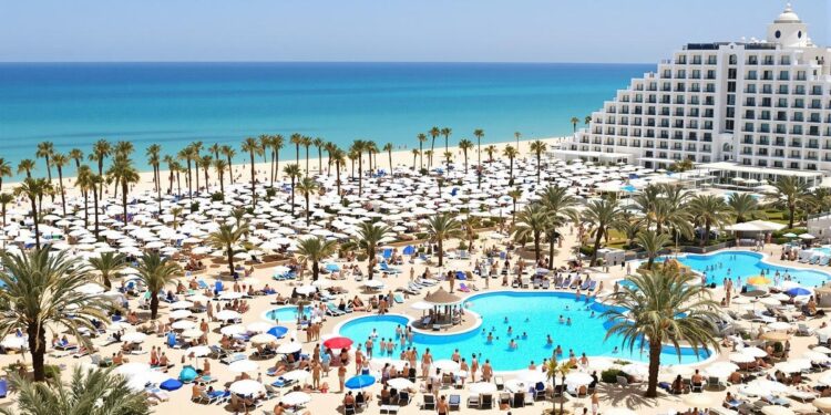 Pourquoi la Tunisie entre dans le Top 50 mondial du tourisme… et pourquoi elle reste en bas du classement