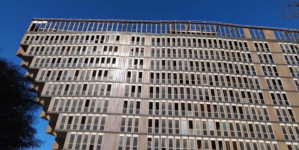 Snapshot : L'hôtel du lac comme un gruyère