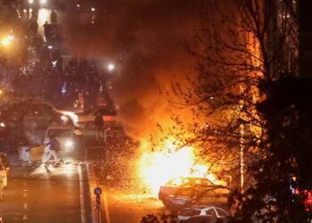 Iran : 2 571 morts selon HRANA, la rue défie la République islamique